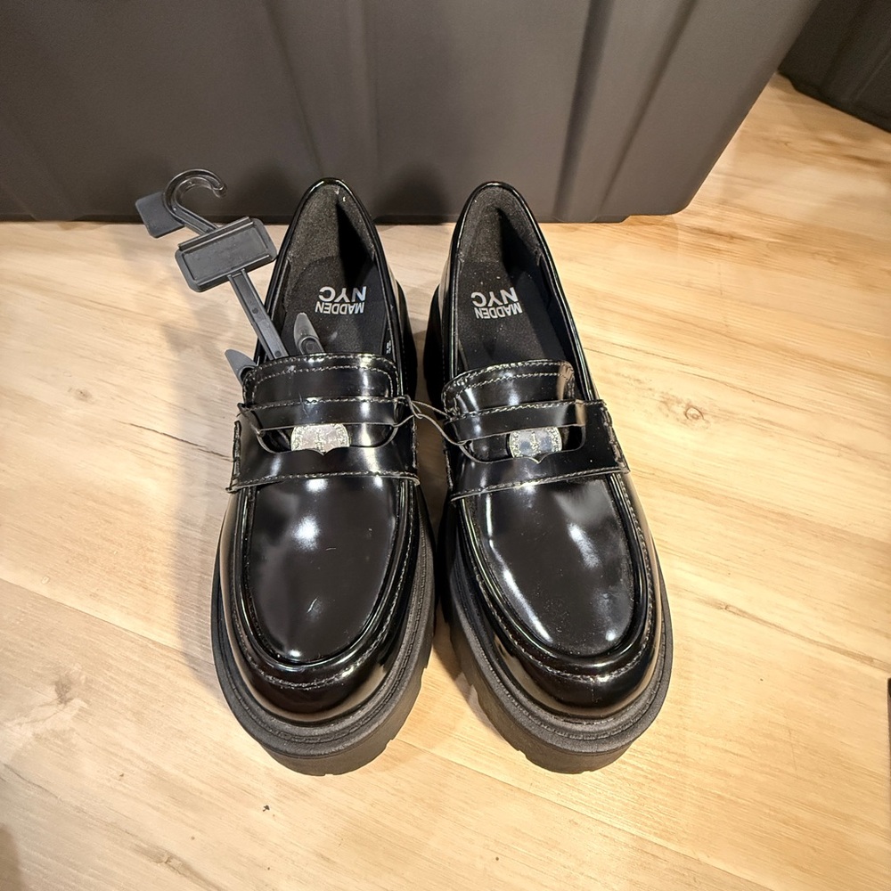 Sleek Black Platform Loafers - Picture 5 of 5